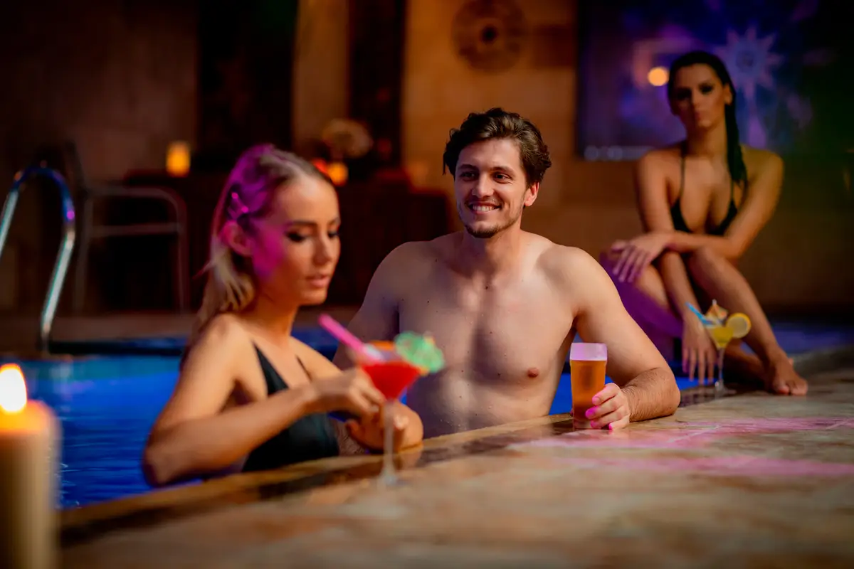 Bar cu servire în apă la Luxuria Centrum