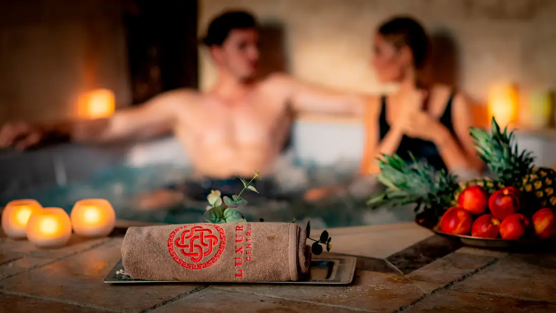 Jacuzzi cu lumânări la Luxuria Centrum